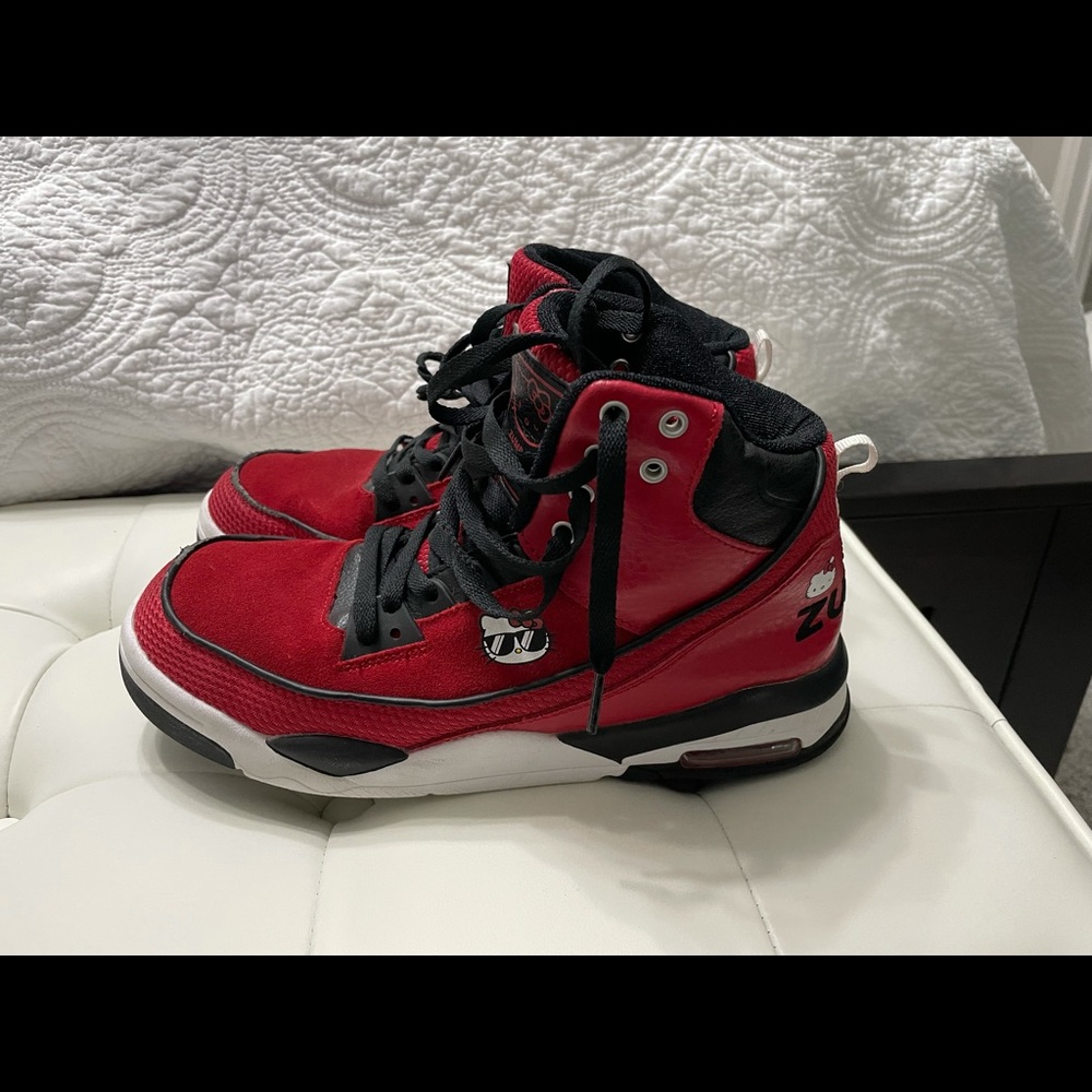 Used Zumba Hello Kitty 8.5 shoes